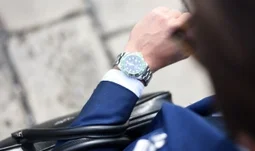 Deloitte consulting partner tells juniors their time is not their own
