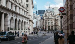 So you want a new London banking job? So do 23,300 other people