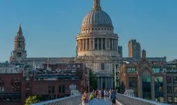 London bankers in their late-20s are earning over £300k