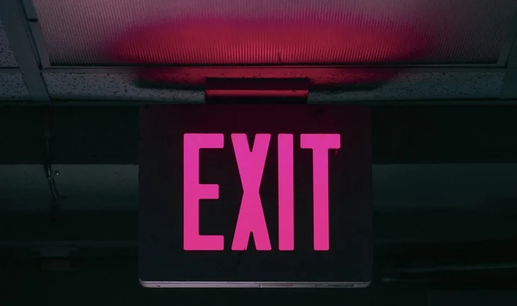 a sign that says exit