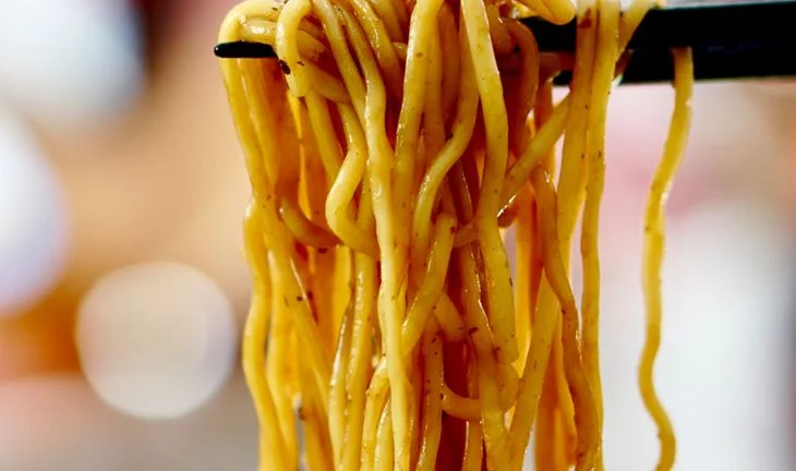 No, an associate at PJT did not empty noodles over an MD's head