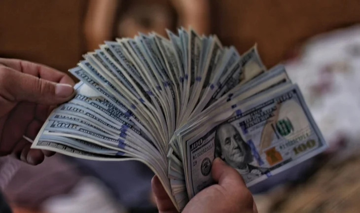 Morning Coffee: Science graduates earn $350k and keep respect of their professors. Deutsche bankers are facing a sweaty summer