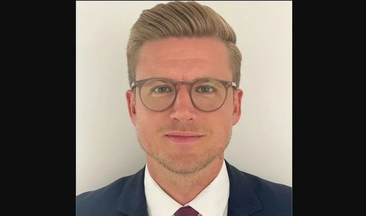Morgan Stanley German sales guy appears at French bank