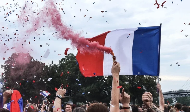French bank likely pays large guaranteed bonus to hire from UBS
