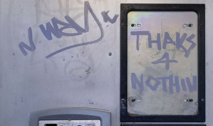Graffiti that says thanks for nothing 