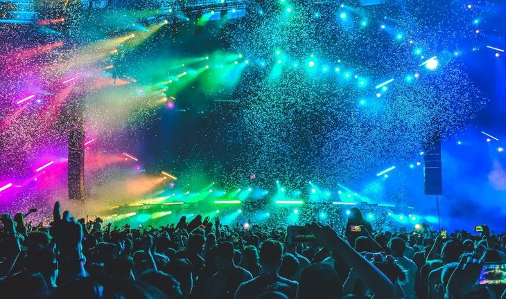 Morning Coffee: Lloyd Blankfein to become an EDM DJ? This is what a New York banker looks like